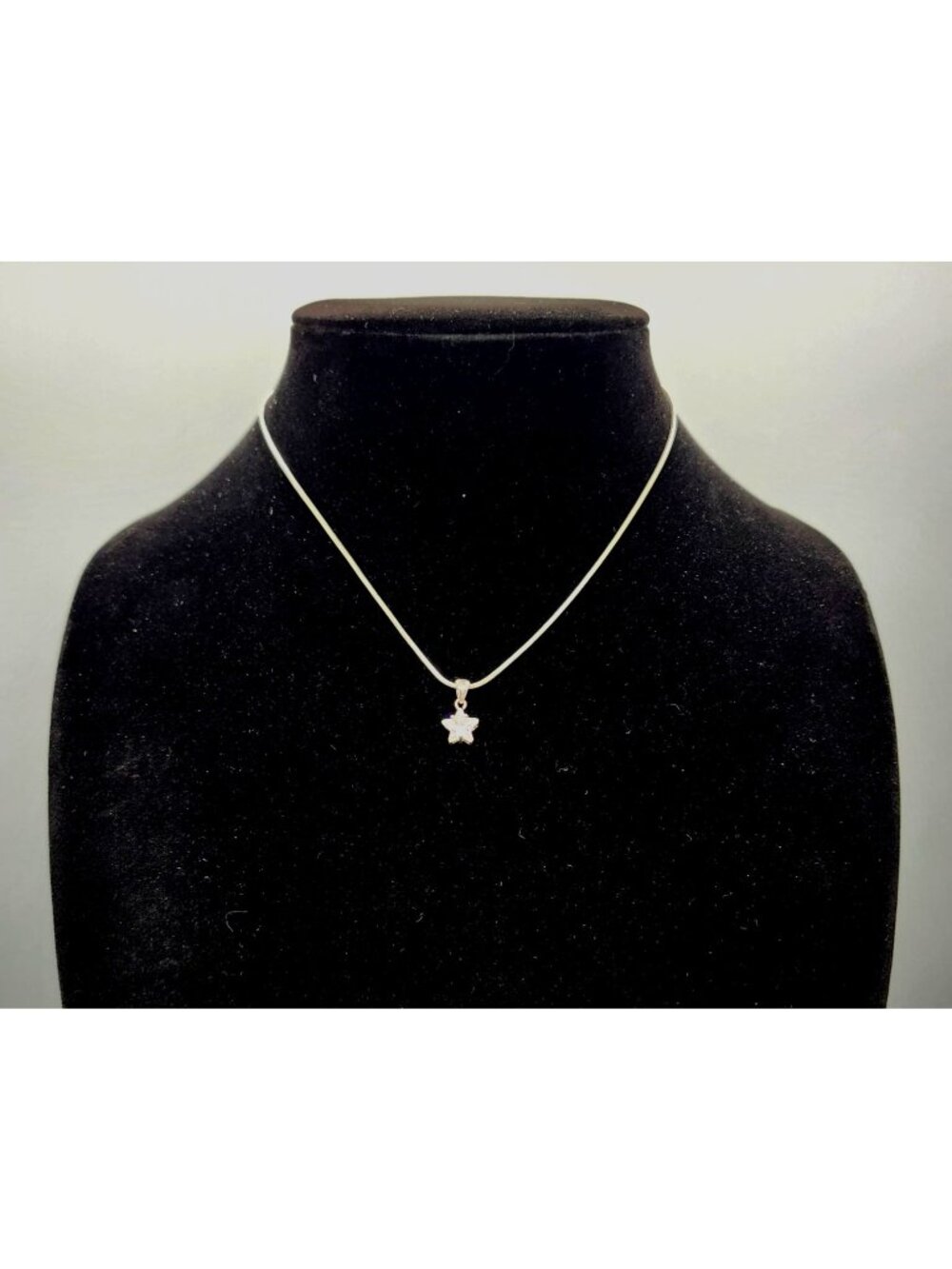 Star-Shaped Pendant Necklace With Adjustable Chain In Silver Tone